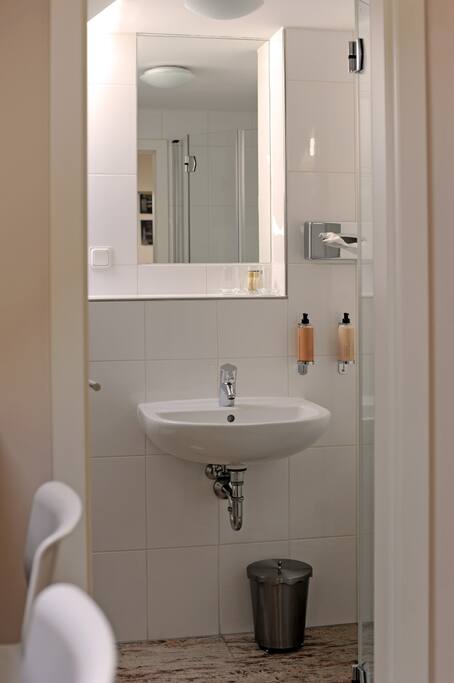 Badezimmer mit Dusche