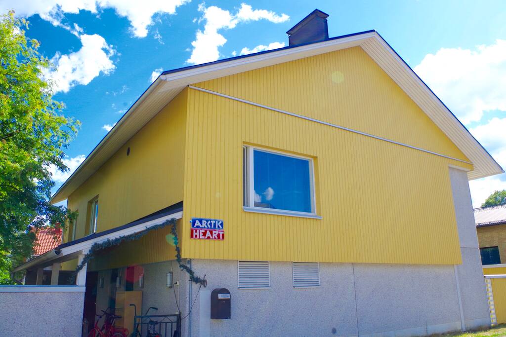 Welcome!!
This is how the house looks like in Summer.