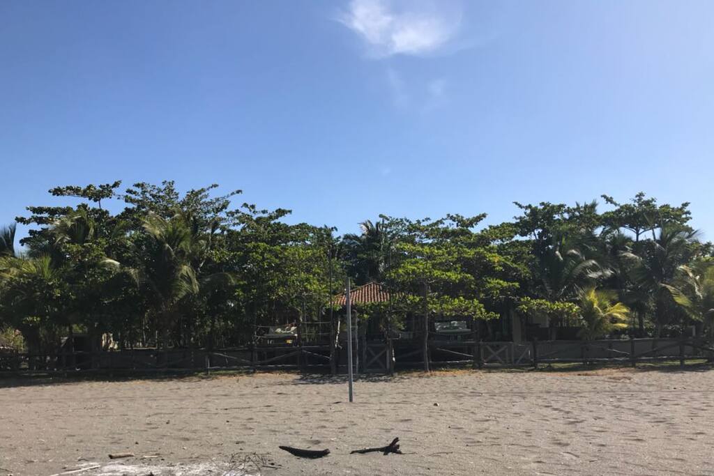 Solo una fachada de la cabaña donde pueden estar.