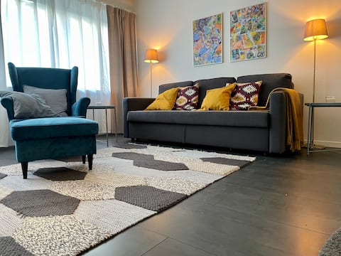 Stylish and central apartment right on the Rhine!