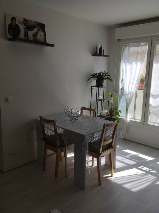 Table avec chaises