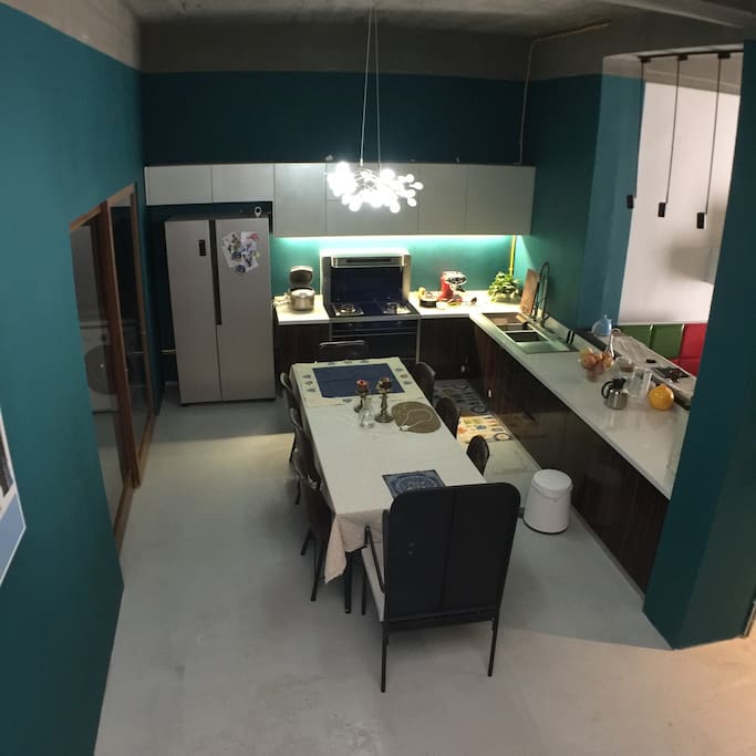 一楼厨房和餐厅
