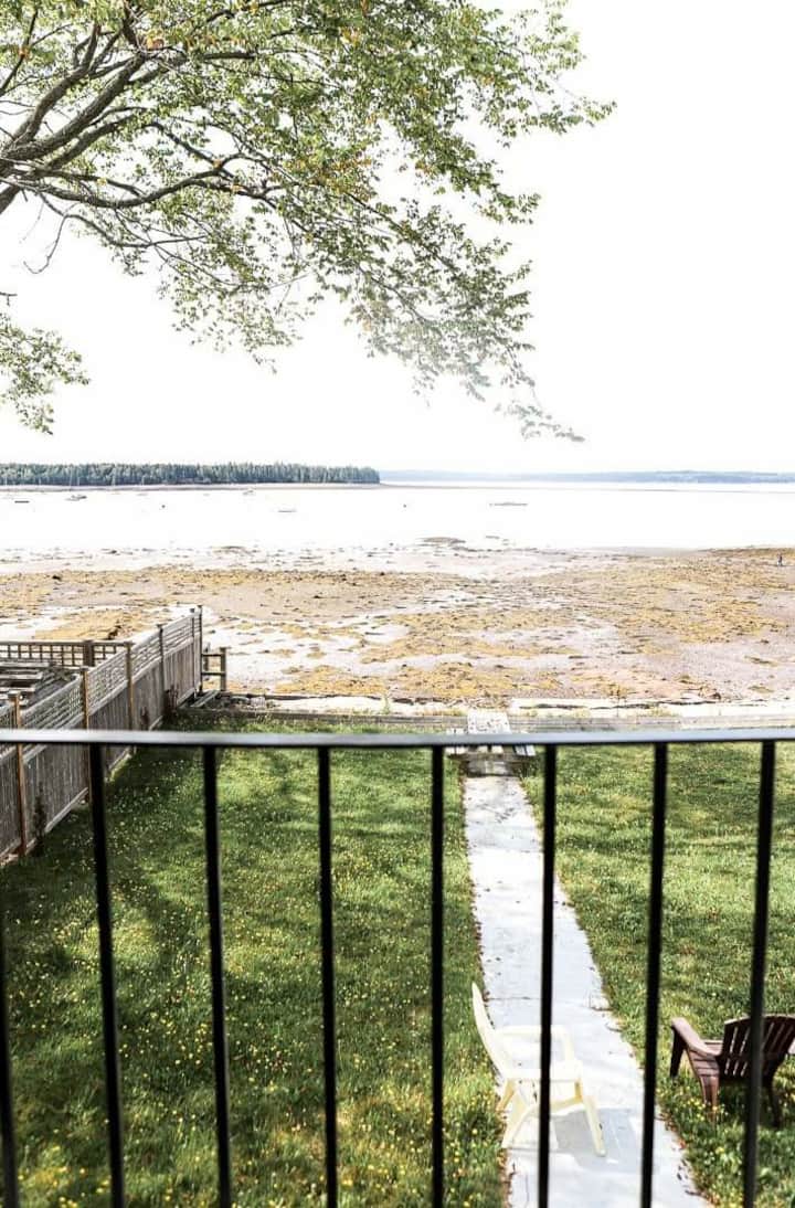 Downtown waterfront suite, own balcony, spa bath Houses for Rent in