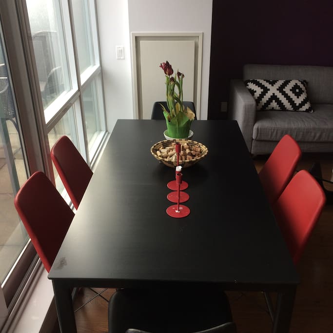 Table that comfortably sits six - great for a family dinner or hosting.