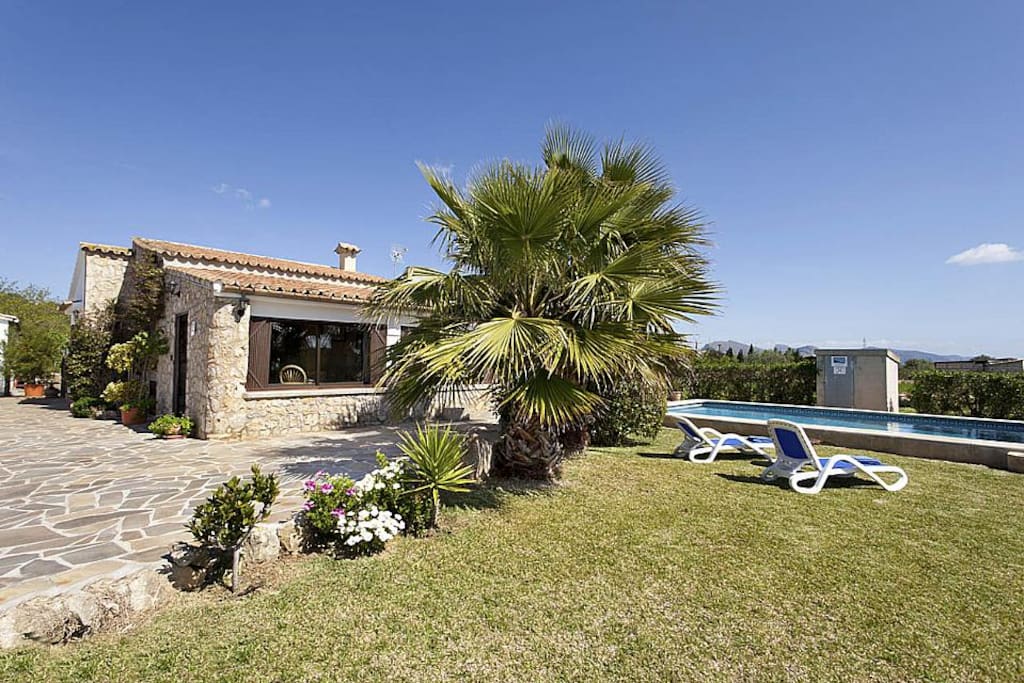 Beautiful Villa with Private Pool, Terrace and Garden