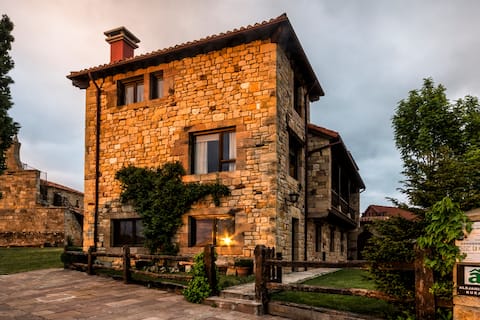 Entire house. Orbaneja del Castillo, Valderredible