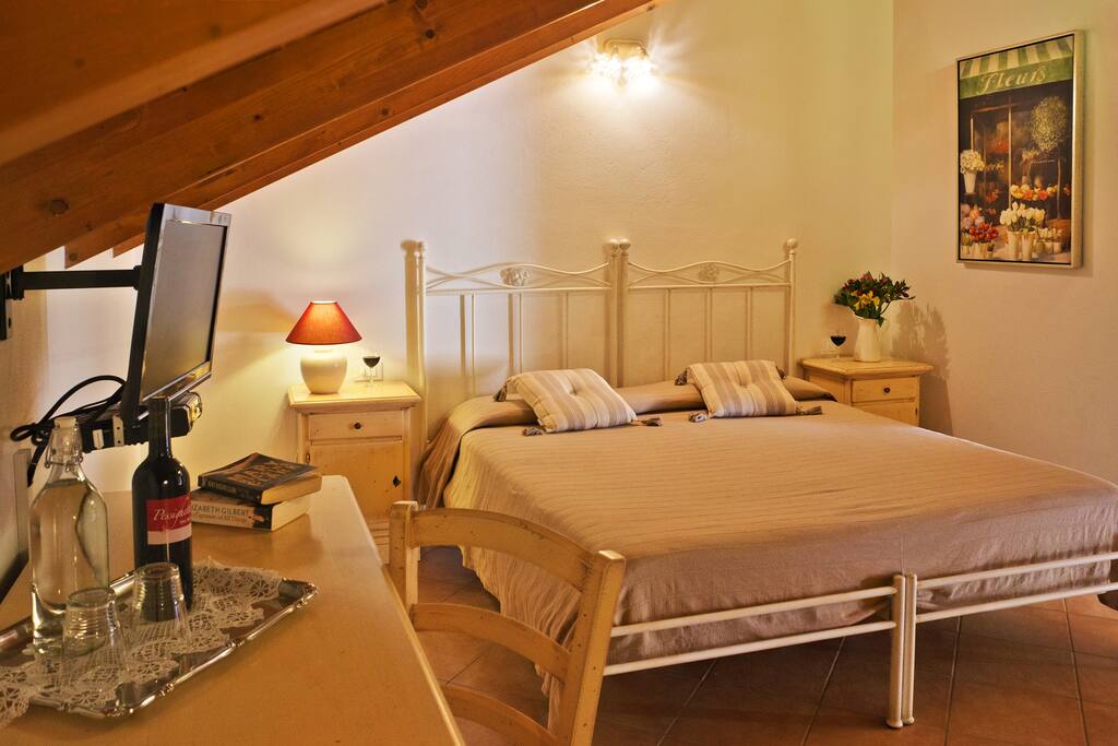Letto in farro e tetto in legno
