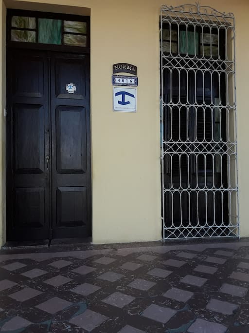 Frente del hostal