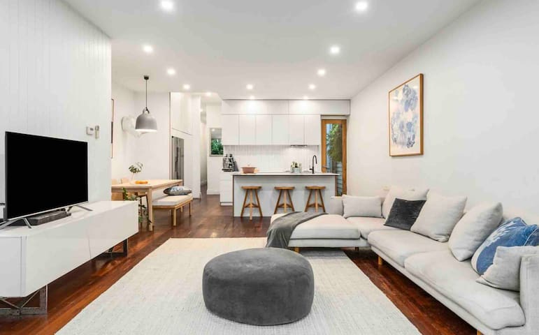 Designer City Oasis – walk to Sth Melb Market