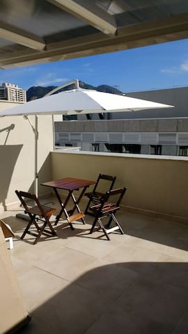 APARTAMENTO FLAT COM COBERTURA PRIVADA.