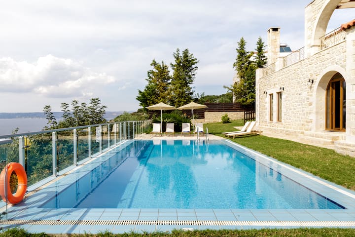 Hectoras Villa in Plaka