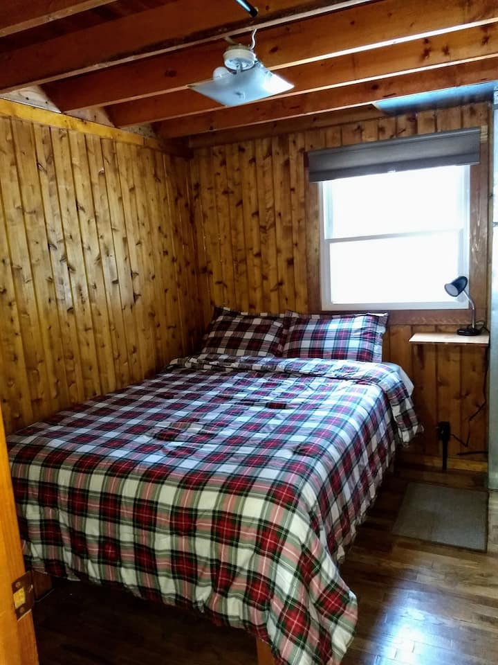 Chumba cha kulala kilicho na kitanda cha ukubwa kamili