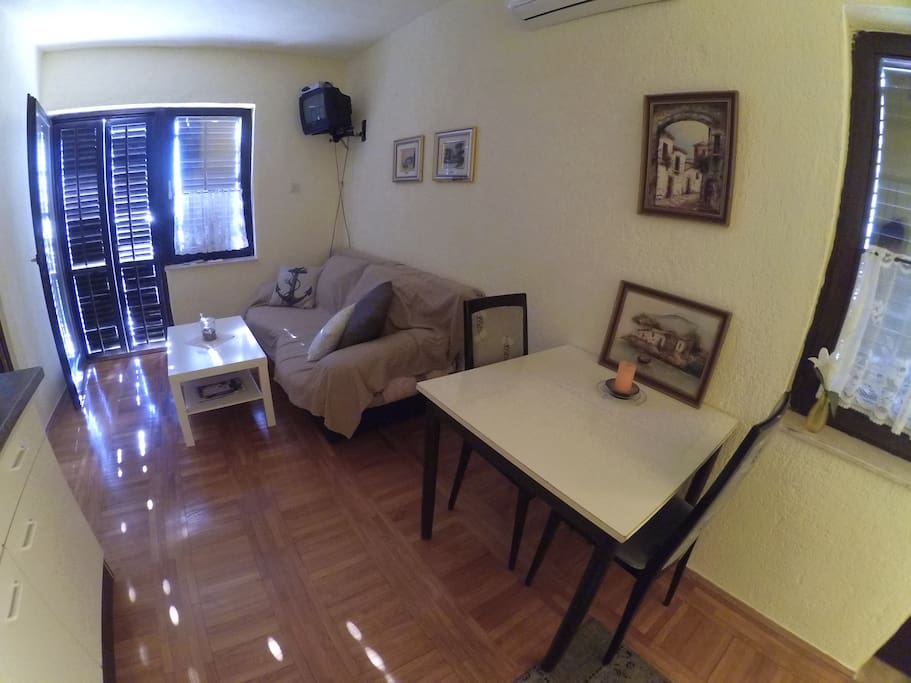 Living / dining area