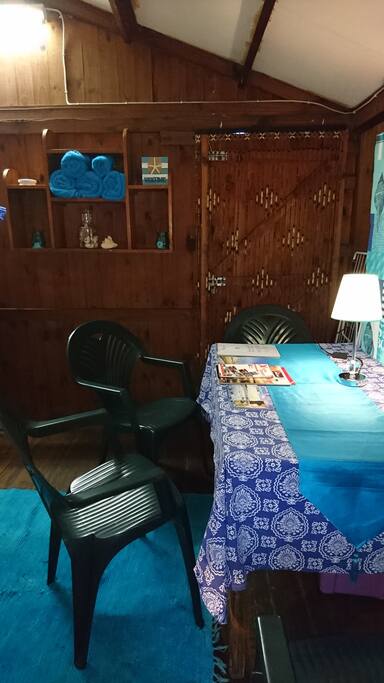 Table space for 4