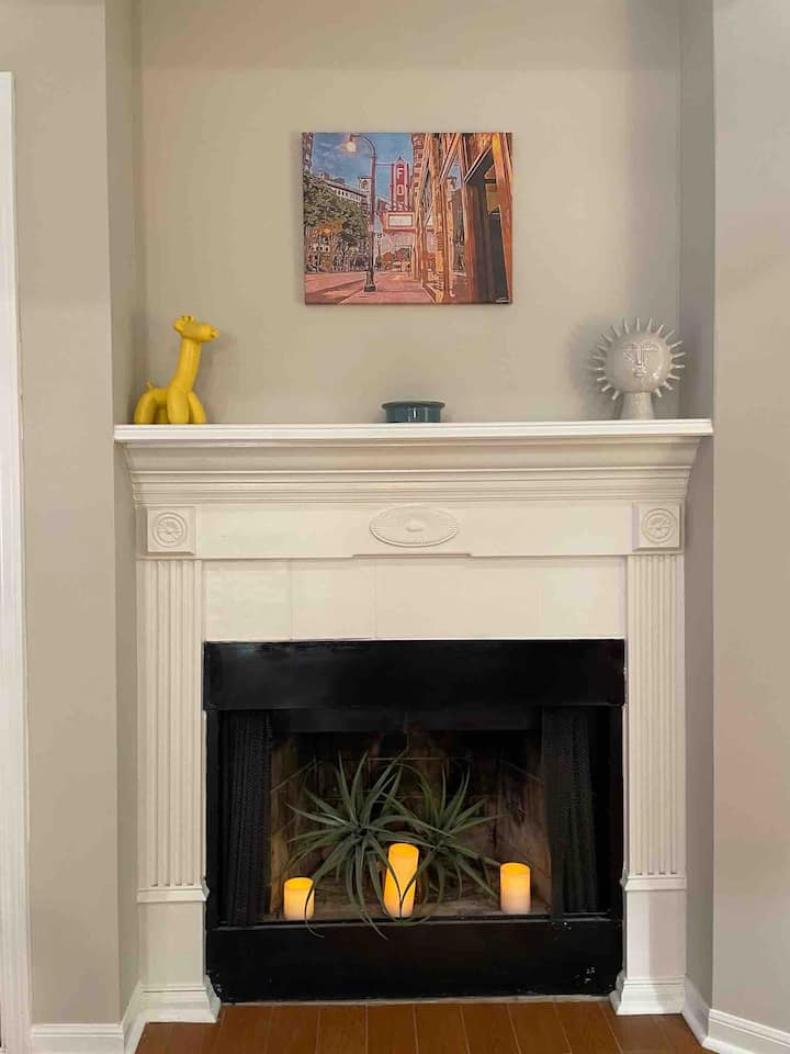 Location! Walk To Restaurants And Grocery. - Lake Peachtree, GA