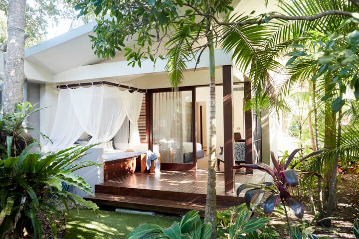 Barefoot at Broken Head beachside family compound gallery image 3