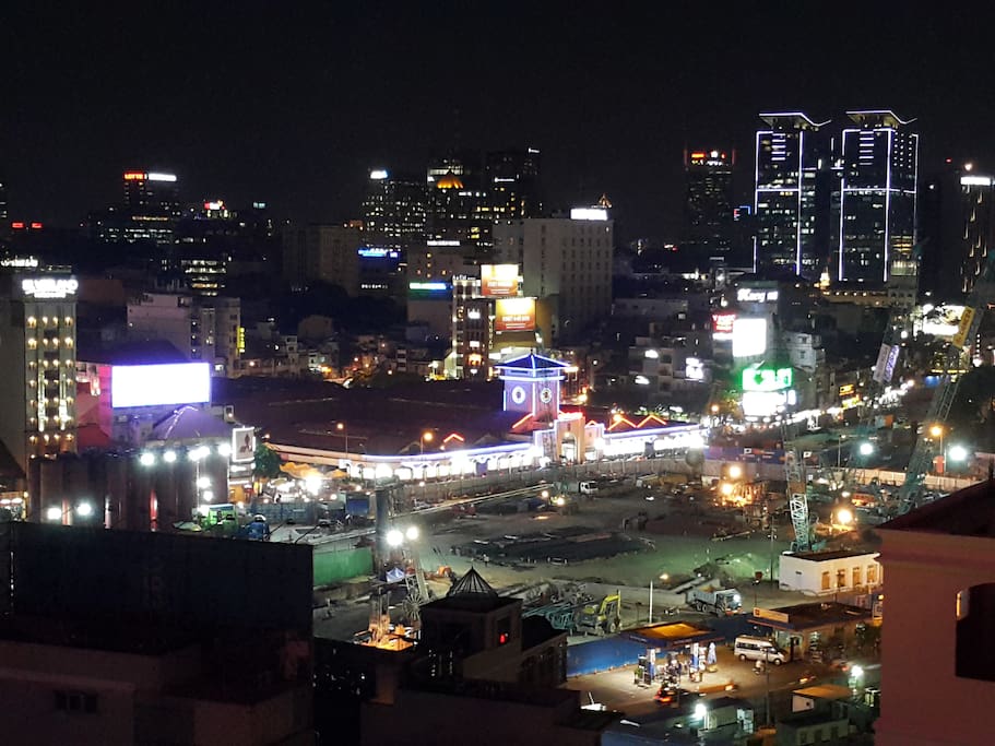 You'll adore our Balcony and its Dream View on Bến Thành Market: at night, a beautiful permanent fascinating show!