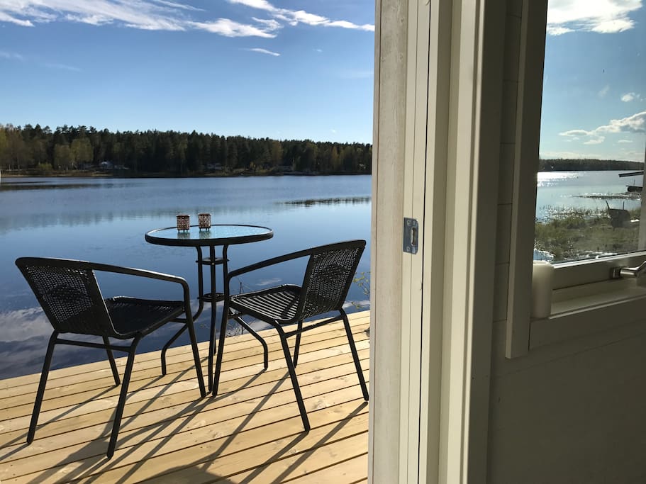 Have breakfast by the water!