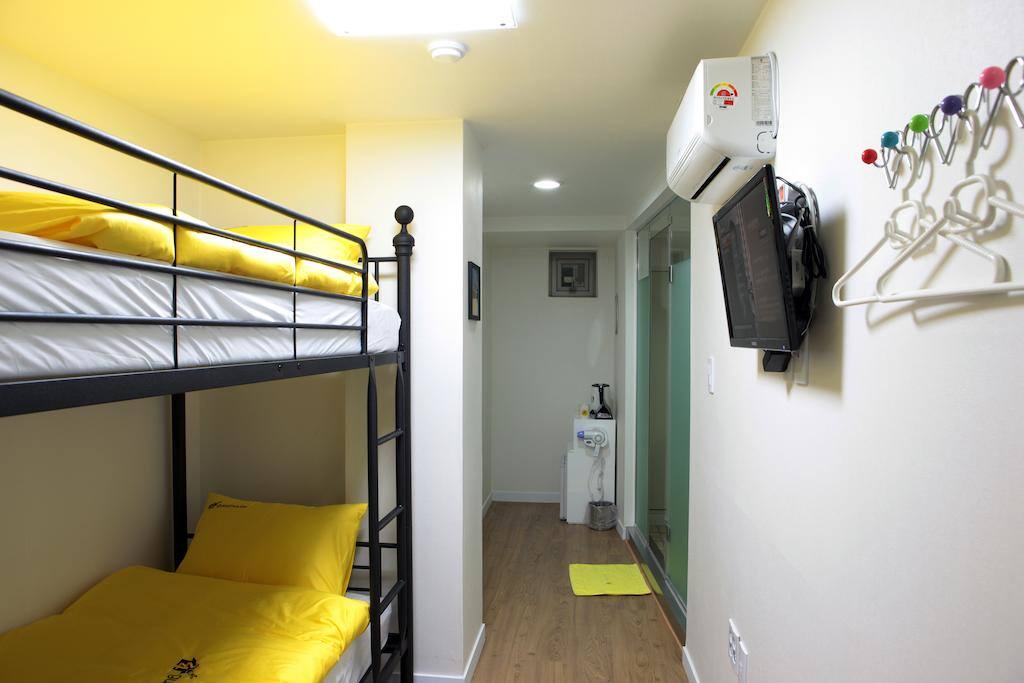 Bunk twins, Air conditioner, TV