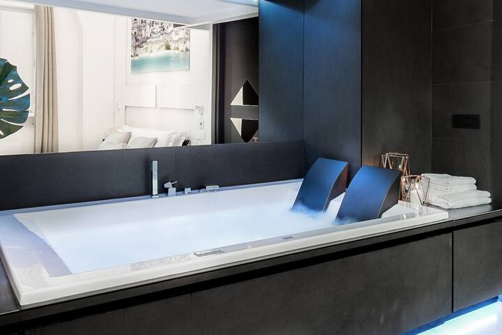 Luxury Spa Apartment • Piazza di Spagna gallery image 3
