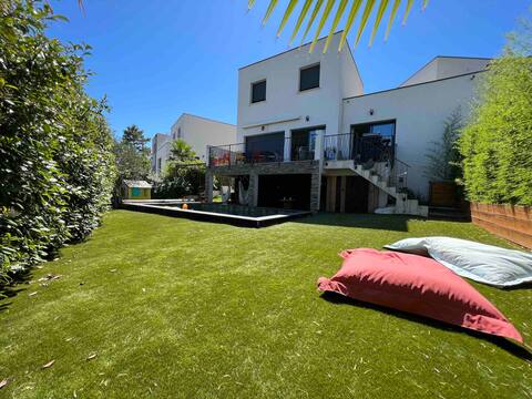 Villa with pool, garden