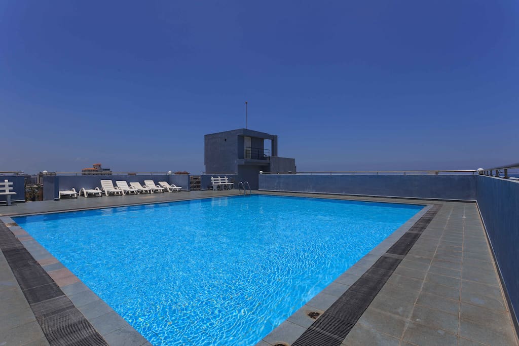 The swimming pool at the rooftop