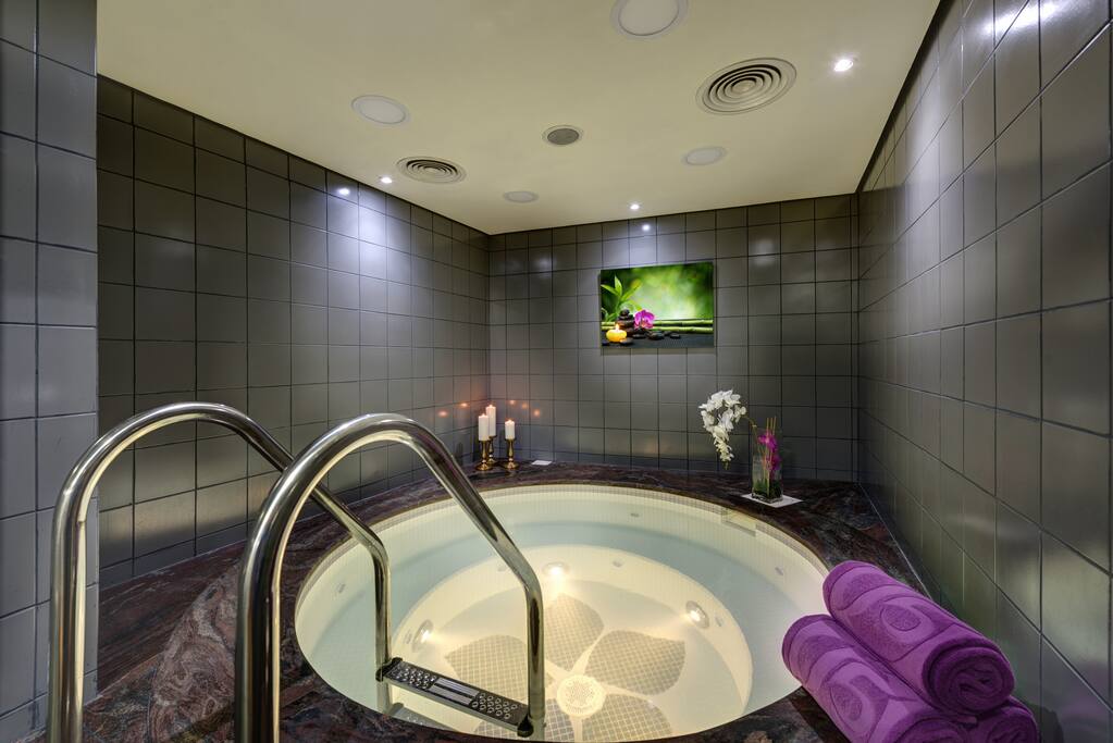 Jacuzzi