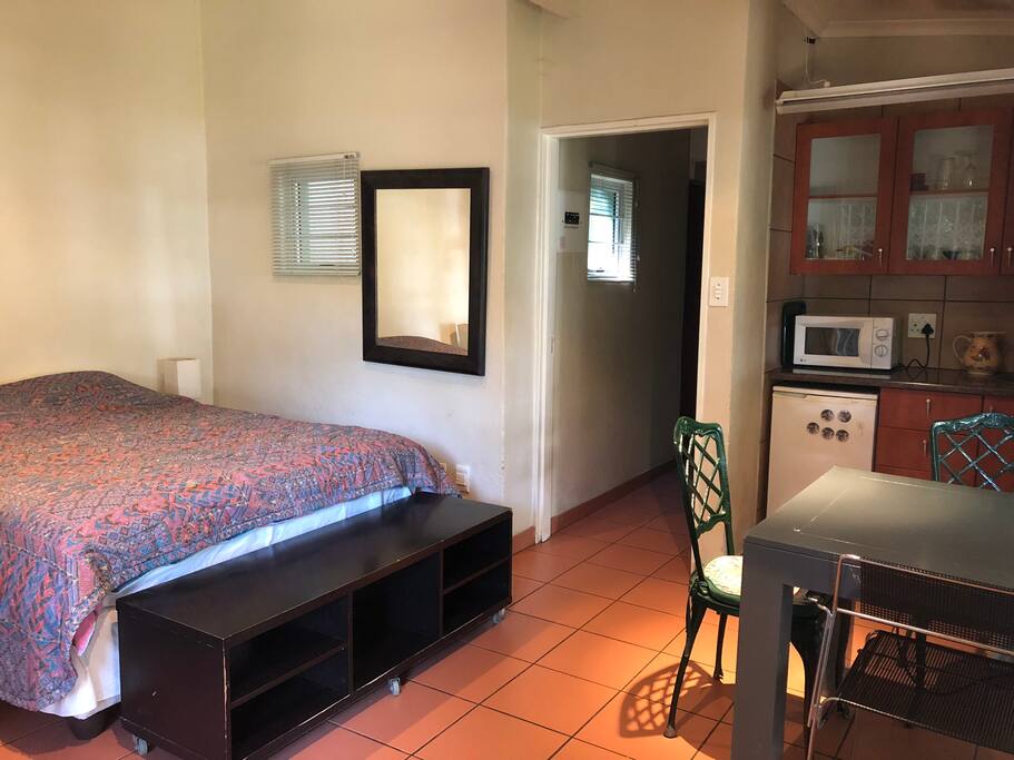 Bedroom & Kitchenette