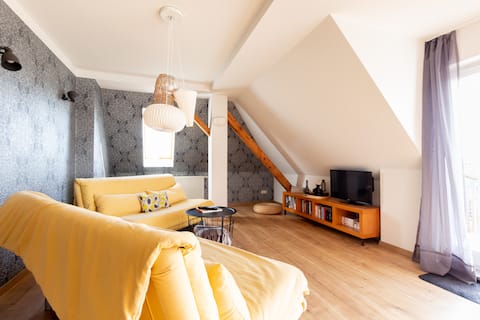 Successful Airbnb property: Modern apartment above the rooftops of the city in Jena