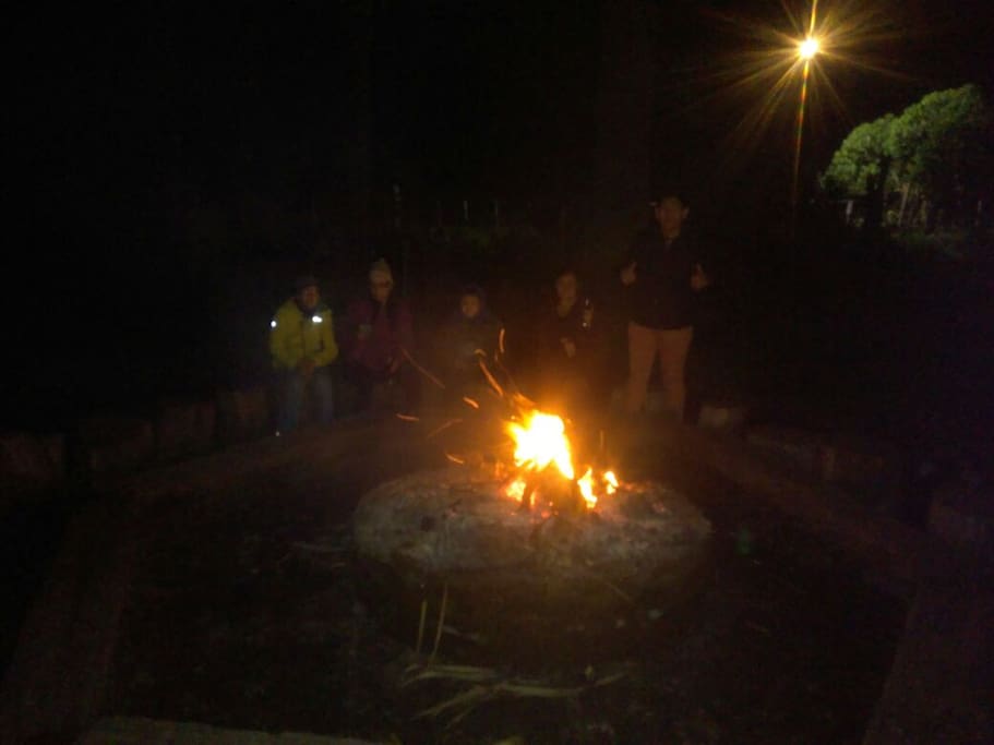 Fogón Nocturno con Huéspedes