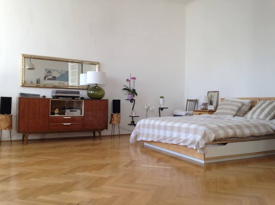 Bed room