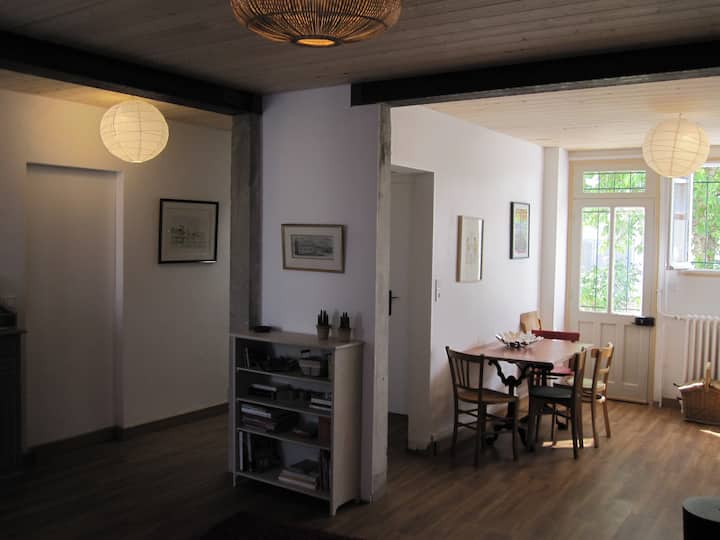 3 bedroom garden house near downtown