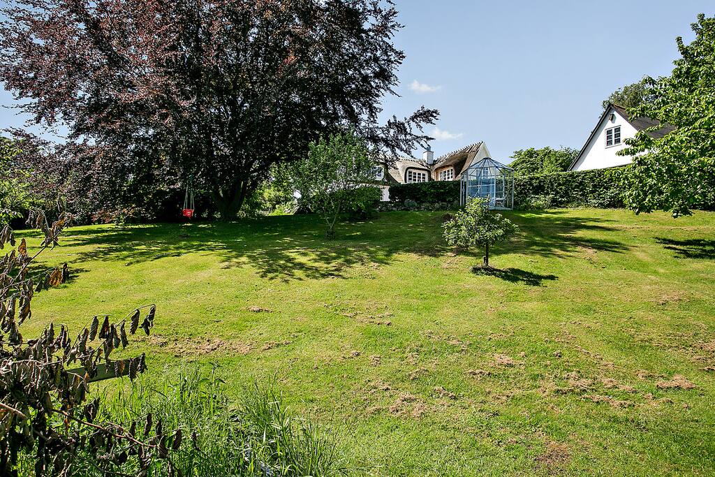 Huset set nede fra haven
