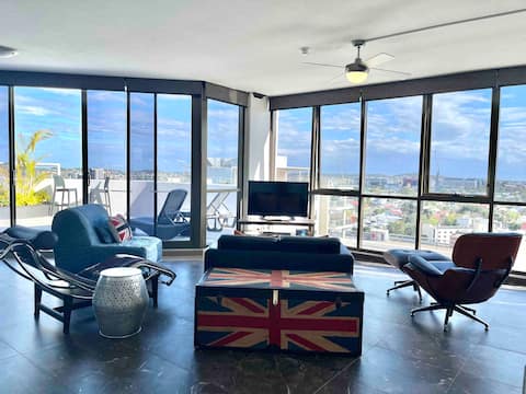 Top Airbnb: Penthouse studio, relax - your own rooftop balcony in South Brisbane