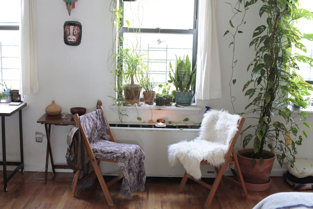 Chairs in front of the heater/aircon. Essential oil diffuser available to use :)