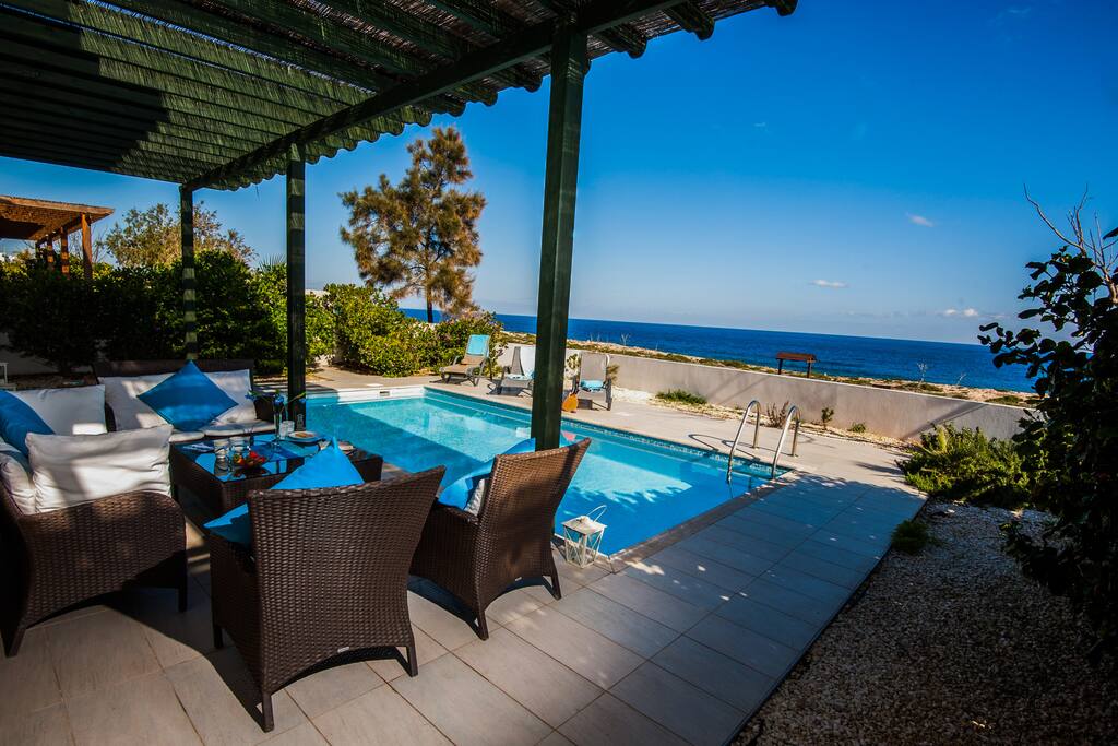 Superb Front Line Sea View from the Patio and the Pool