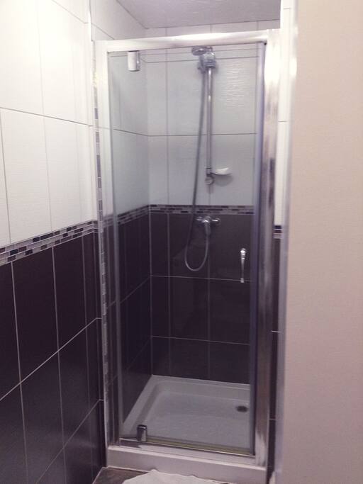 en suite shower
