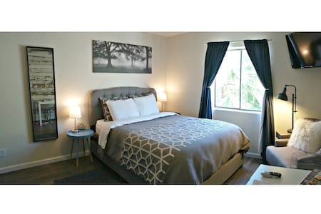 Fully Renovated Centrally Located Studio