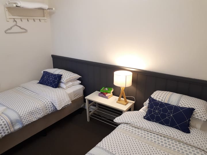 חדר שינה 2 - 2 רווקים נוחים