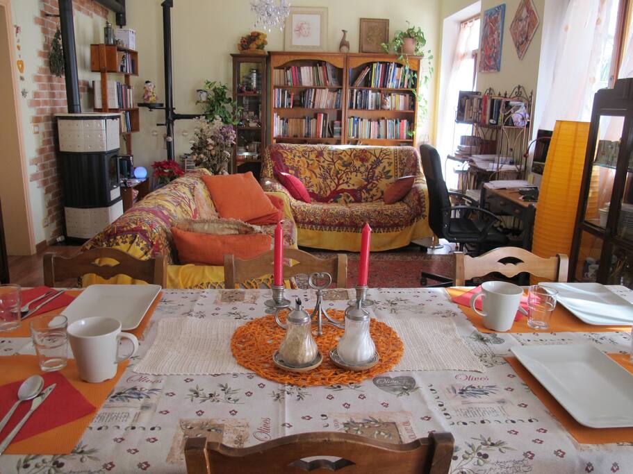 Il tavolo nello spazio relax