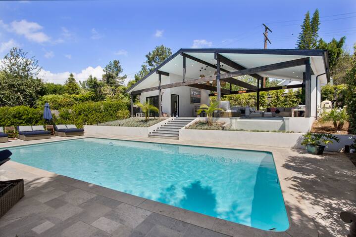 Increadible Villa with pool indoor outdoor living gallery image 2