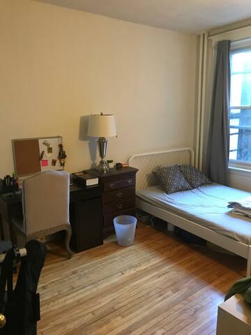 Modern room near HEART OF MONTREAL