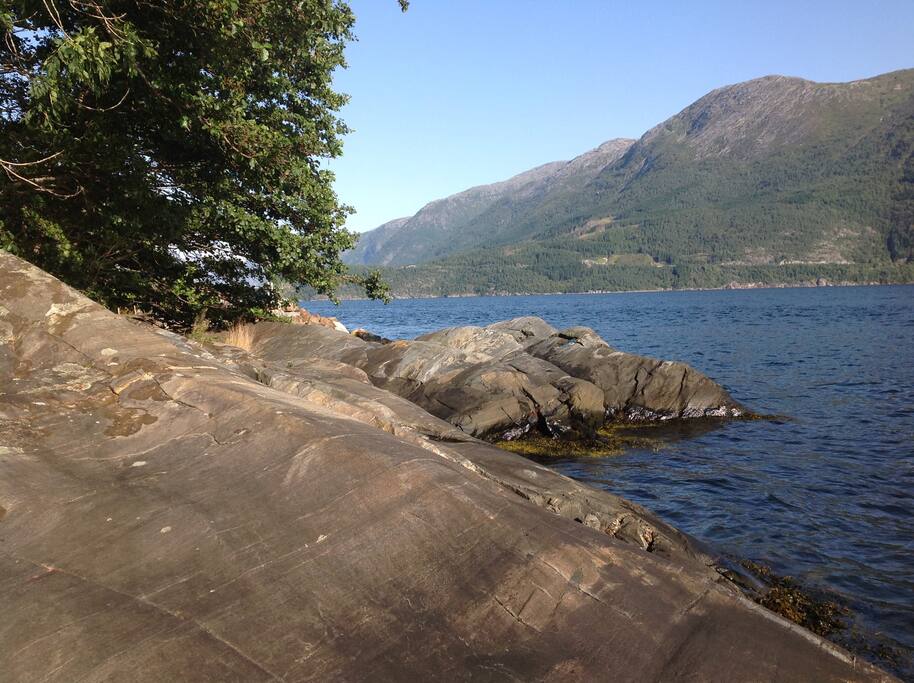 Strandlinje med utsikt østover