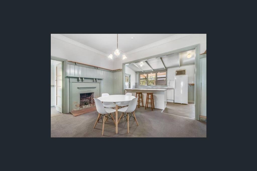 Dining/kitchen