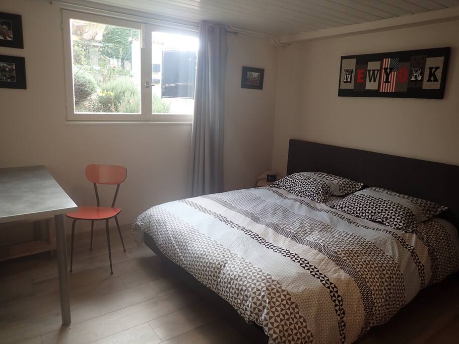 La chambre à louer (lit 160cm)