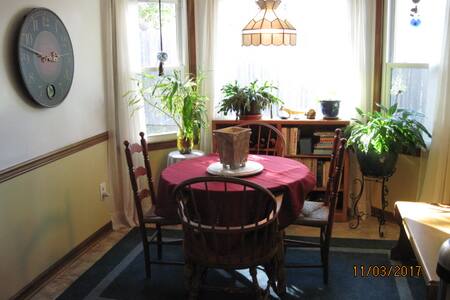 Warm private home 10 minutes from Beach.