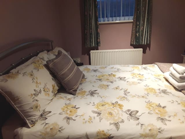 Double Room In Beautiful Home