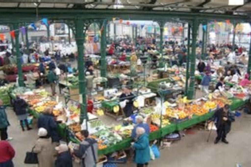 Amazing St Georges market 2 min walk.