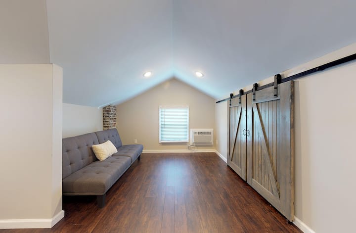 ฟูกที่วางไว้ลงเพื่อทำเตียง