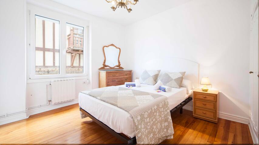 Amazing property with TOTAL views Concha Bay! gallery image 5